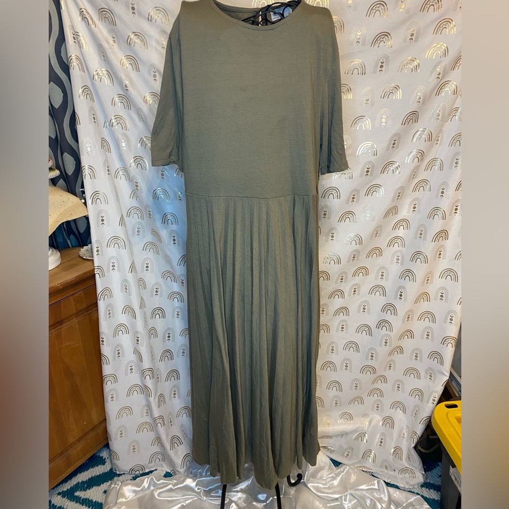 ASOS Green 3/4 Sleeve Crew Neck Maxi Sundress